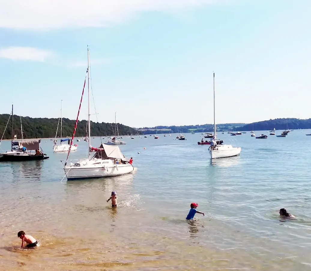 Spacious 3 Bedroom House 250M From Saint-Suliac'S Beach