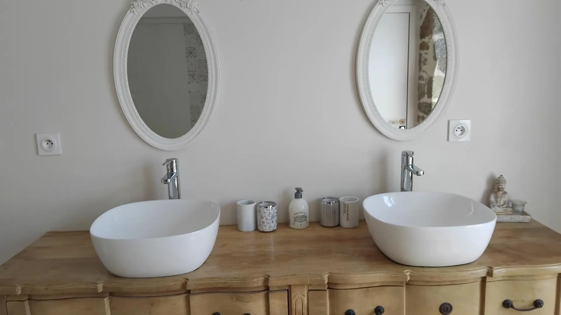 בית נופש Spacious 3 Bedroom House 250M From Saint-Suliac'S Beach